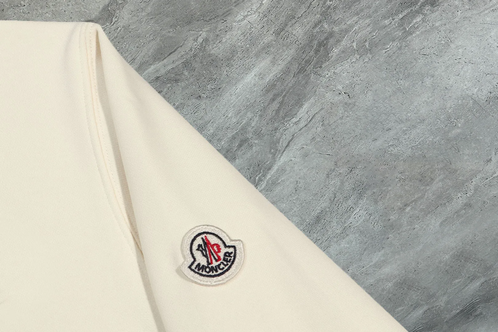 【 In Stock】 〖 𝐌𝐎𝐍𝐂𝐋𝐄𝐑~ 〗 440g ， 😎 ， ， Factory 2025 T ， ， Premium LOGO， Same Style ：Black White Size：S M L XL 2XL